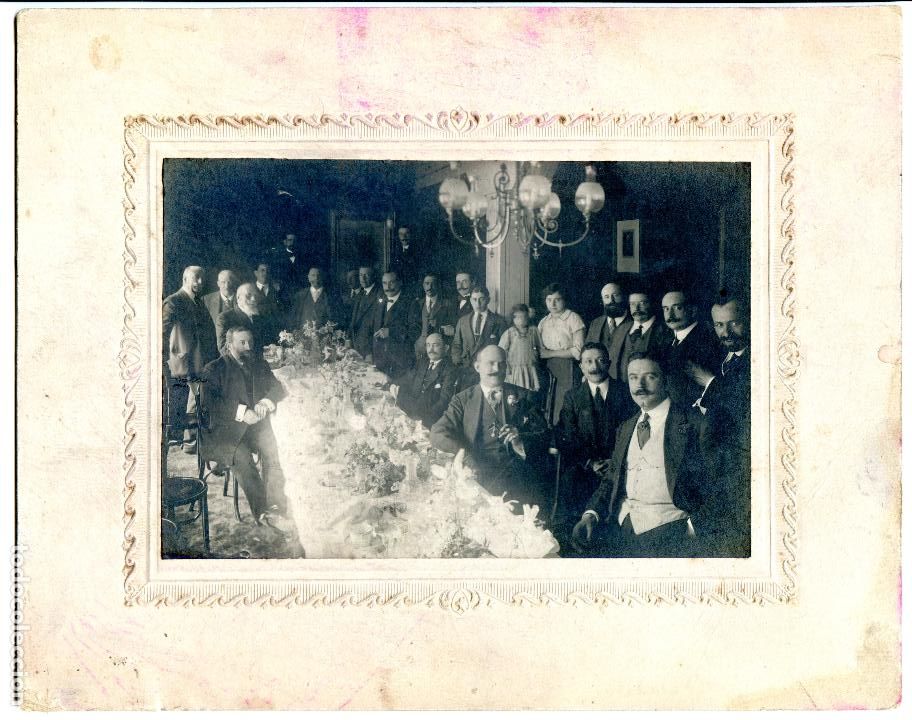 Fotografia antica: Fotograf&iacute;a de un banquete, sin indicaci&oacute;n de lugar ni fot&oacute;grafo, circa 1920
