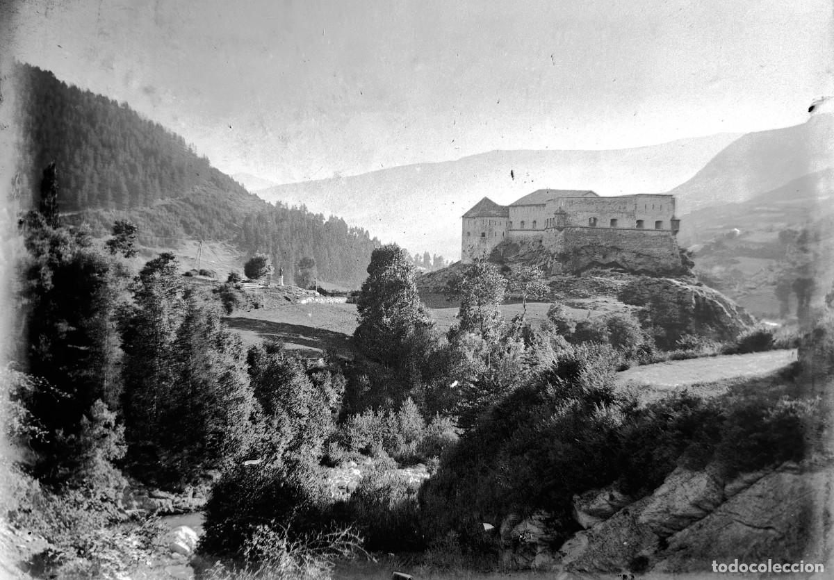 Alte Fotografie: Antiguo negativo de fotograf&iacute;a. Cristal. Paisaje rural. Antigua.
