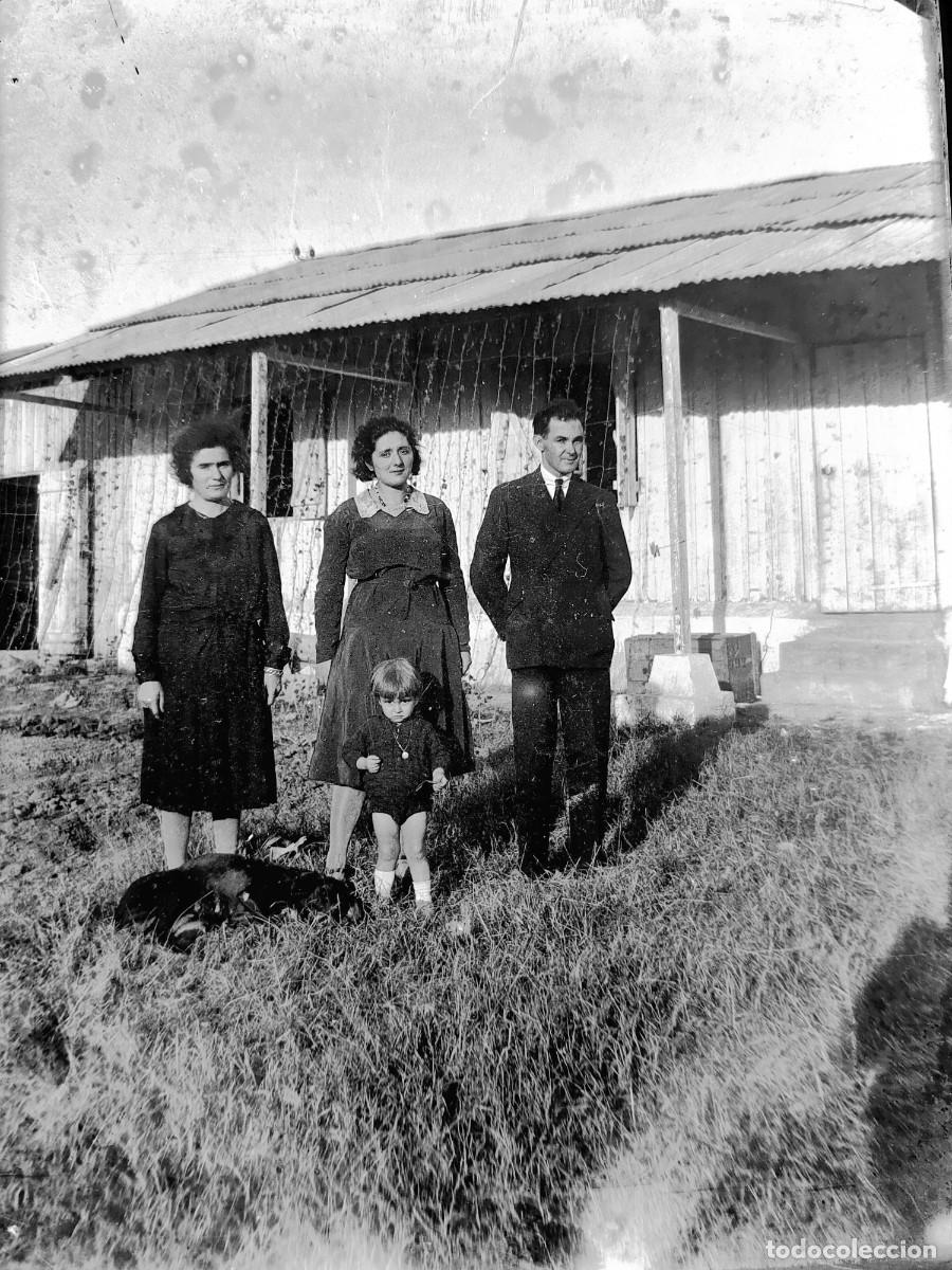 Fotografia antiga: Antiguo negativo de fotograf&iacute;a. Cristal. Se&ntilde;oras, ni&ntilde;o. Antigua.