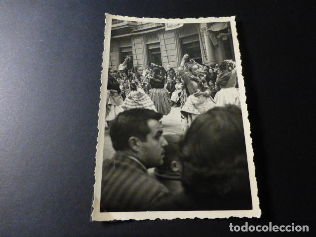 Photographie ancienne: CASTELLON FIESTAS DE LA MAGDALENA DESFILE ANTIGUA FOTOGRAFIA 7 X 10 CMTS