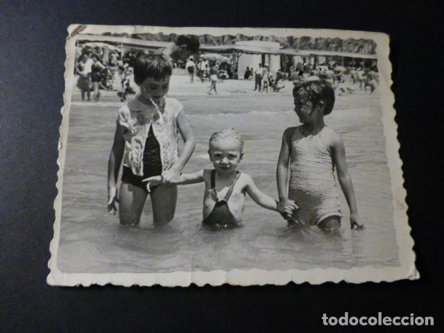 Fotograf&iacute;a antigua: ALICANTE NI&Ntilde;OS EN LA PLAYA POR FOTOGRAFO AMBULANTE MINUTERO CARBONELL ANTIGUA FOTOGRAFIA 5 X 7 CMTS