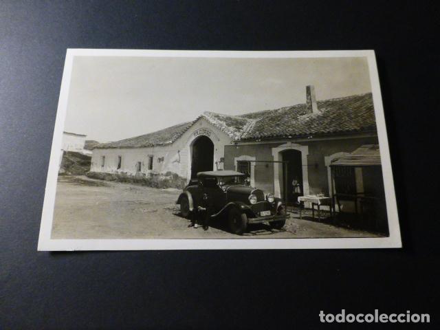 Fotografia antiga: MONTILLA CORDOBA VENTA SOLDORAO CON AUTOMOVIL SE 12260 ANTIGUA FOTOGRAFIA 7 X 11 CMTS