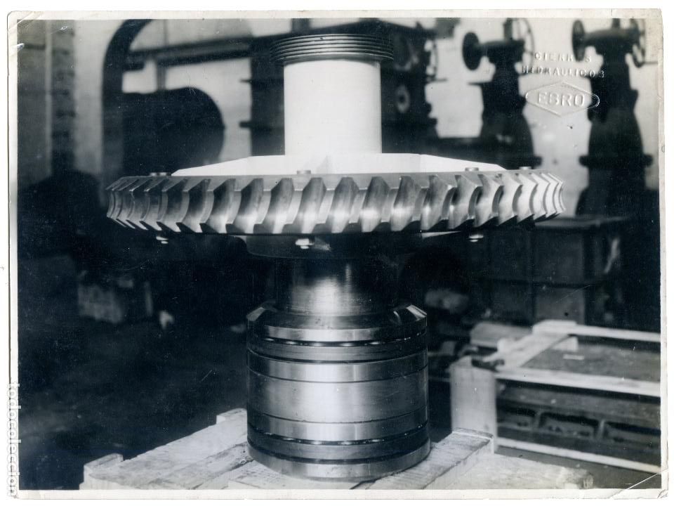 Antique Photography: Foto pieza industrial, sello seco Cierres hidr&aacute;ulicos Ebro 24x17,6 cm.
