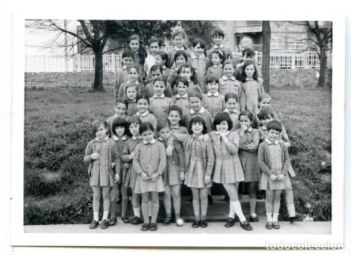 Antique Photography: Grupo de ni&ntilde;as de alg&uacute;n colegio con uniforme 10,7x7,6 cm. Circa 1960
