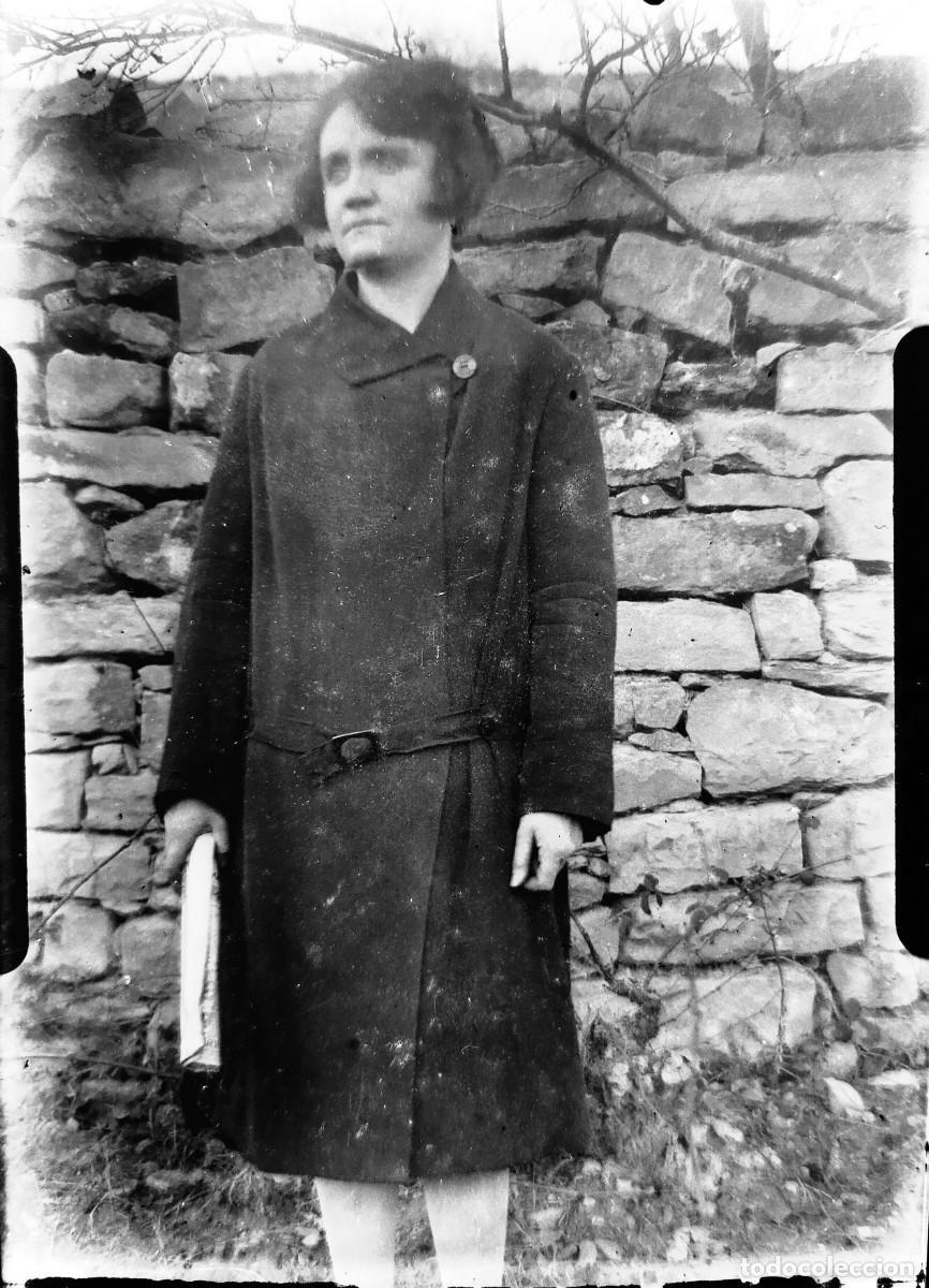 Antique Photography: Antiguo negativo de fotograf&iacute;a. Cristal. Se&ntilde;ora. Antigua.