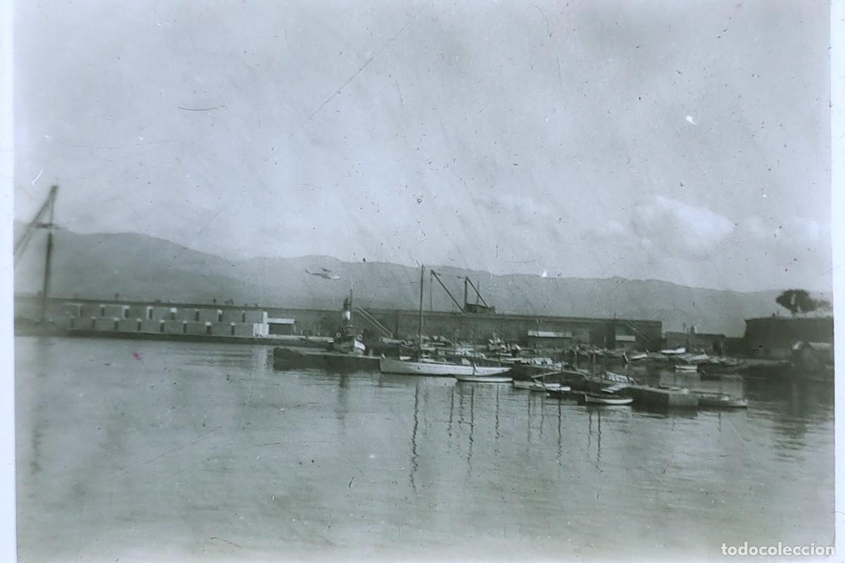 Fotografia antica: Antiguo positivo de fotograf&iacute;a. Cristal. Puerto, barco. Antigua.