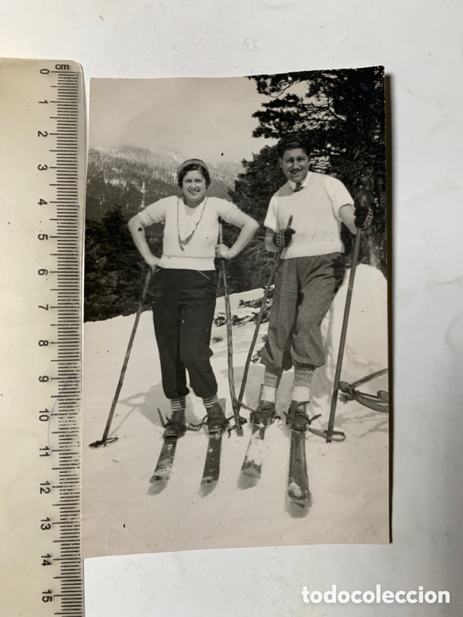 Fotograf&iacute;a antigua: FOTO. ANGELINA Y RAIMUNDO. TARDE EN LA PISTA DE ESQU&Iacute;. FOT&Oacute;GRAFO?.