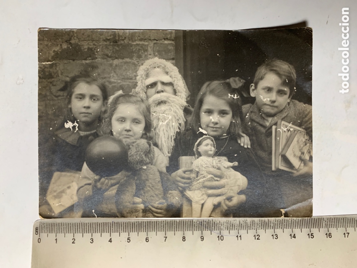 Fotograf&iacute;a antigua: FOTO. NI&Ntilde;OS CON SUS JUGUETES JUNTO A PAPA NOEL. FOT&Oacute;GRAFO?.