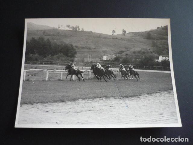 Antique Photography: SAN SEBASTIAN HIPICA HIPODROMO CARRERA 1950 FOTOGRAFIA 12 X 15 CMTS