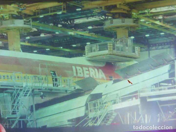 Fotograf&iacute;a antigua: FOTOGRAF&Iacute;A EN ENEGATIVO COLOR DE UN AVI&Oacute;N DE IBERIA EN TALLERES. 9 X 12