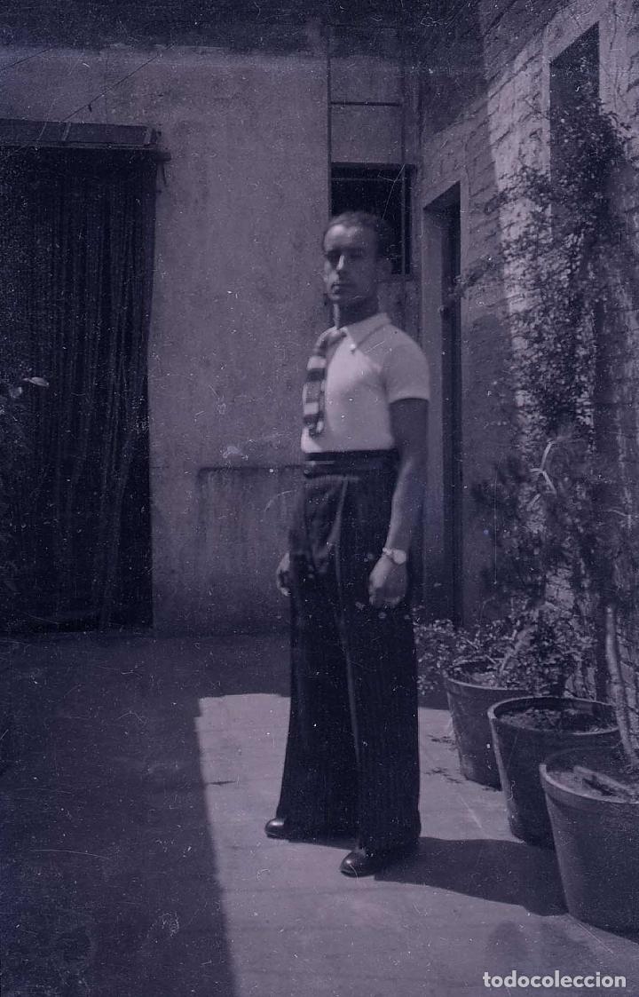 Antique Photography: Foto familiar. Joven. Jardin. Zona Terrassa. c.1935