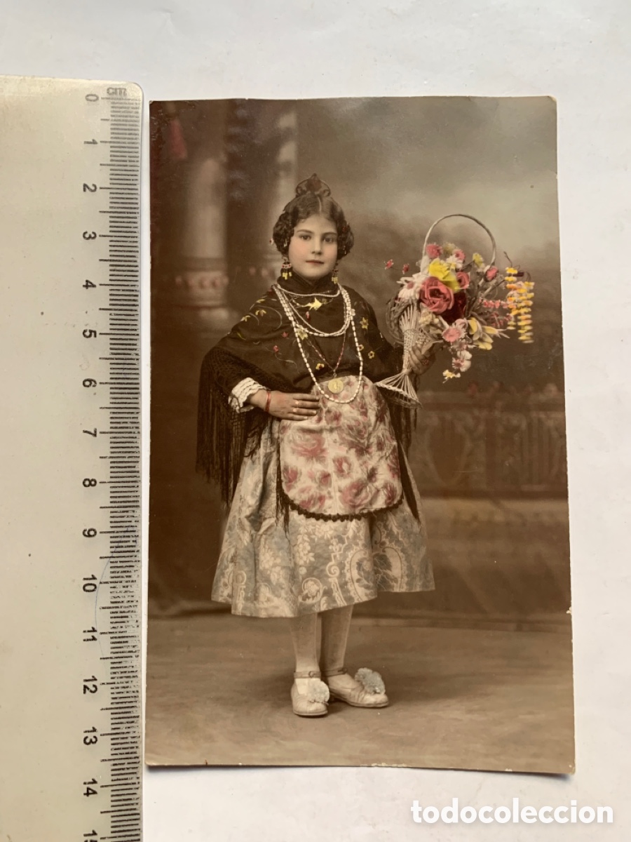 Fotograf&iacute;a antigua: FOTO. ADELITA R.C. CON ATUENDO FALLERO Y CANASTILLO DE FLORES. I. COLOM, FOT&Oacute;GRAFO. CASTELL&Oacute;N.