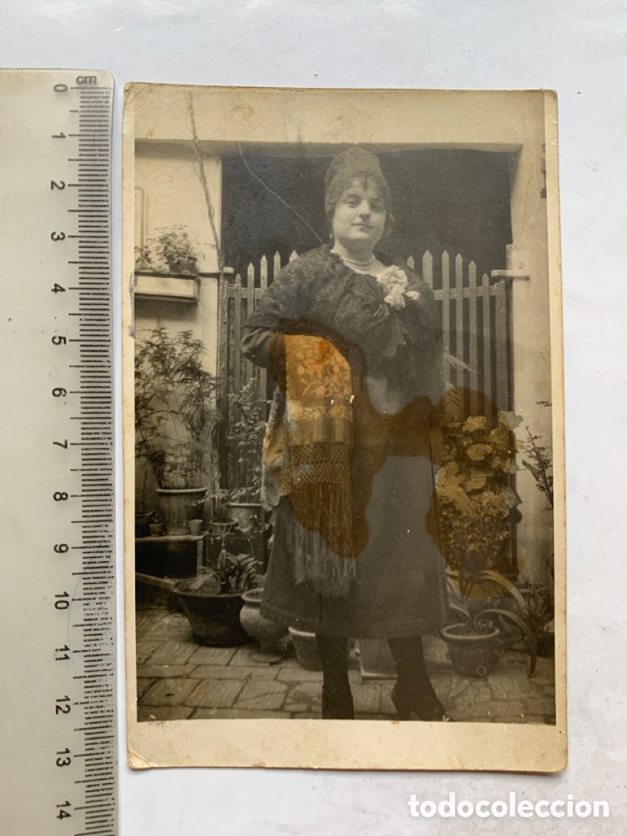 Antique Photography: FOTO. JOVEN CON CHAL, GORRO Y ROSAS EN EL PECHO. FOT&Oacute;GRAFO?.