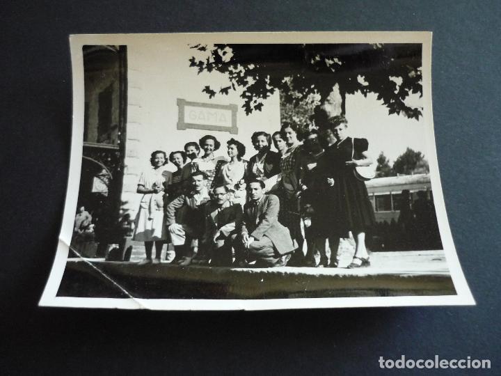 Fotograf&iacute;a antigua: GAMA CANTABRIA GRUPO EN LA ESTACION DEL FERROCARRIL ANTIGUA FOTOGRAFIA 9 X 10 CMTS
