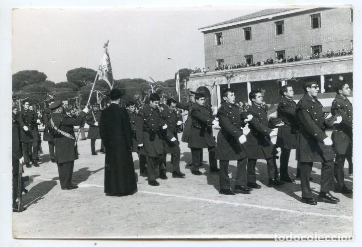 Alte Fotografie: Jura de bandera en los a&ntilde;os 60 o 70, sin referencia de lugar ni fot&oacute;grafo 12,7x8,8 cm