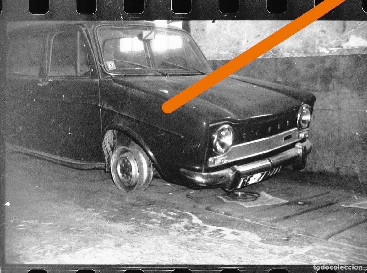 Fotografia antica: Antiguo negativo o clich&eacute; de fotograf&iacute;a. Coche Simca 1000 GL. Barreiros. a&ntilde;os 60.