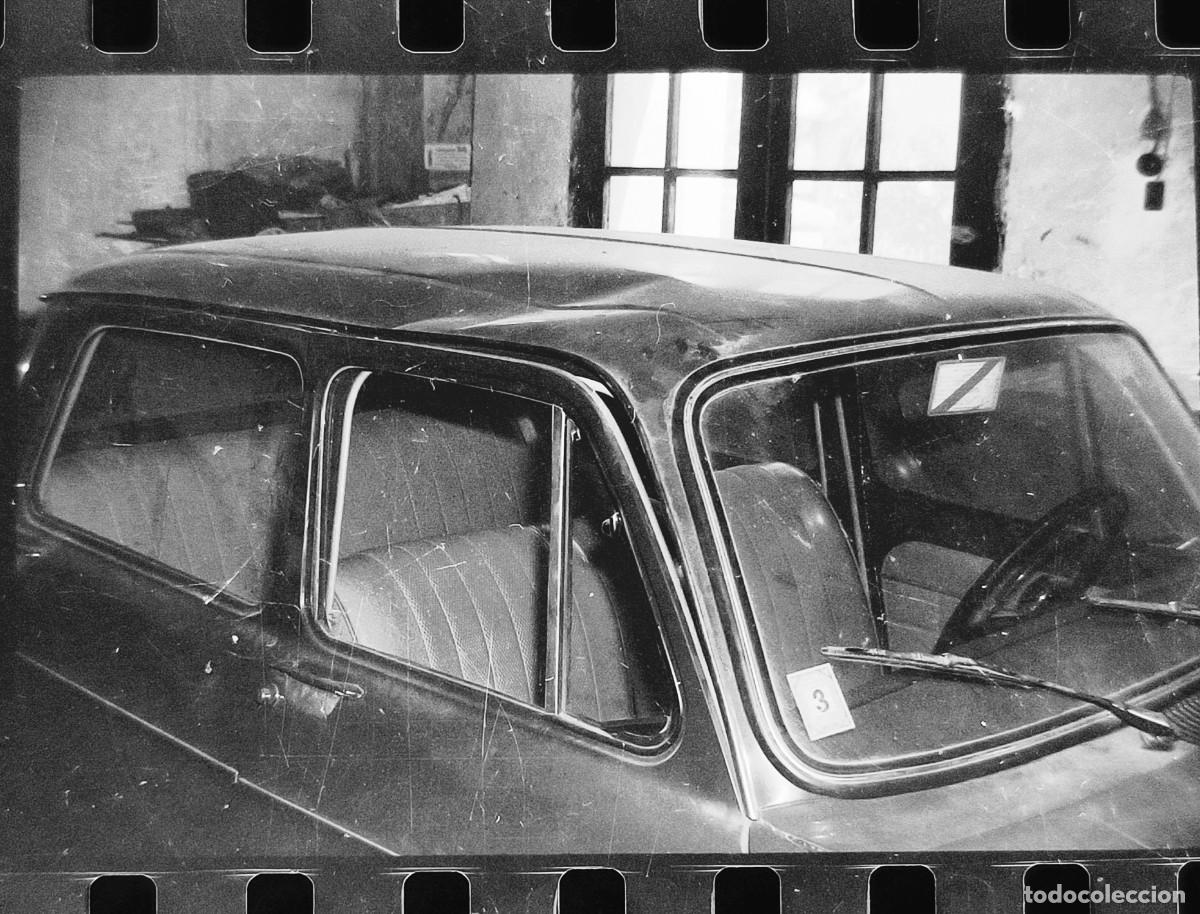 Alte Fotografie: Antiguo negativo o clich&eacute; de fotograf&iacute;a. Coche Simca 1000 GL. Barreiros. a&ntilde;os 60.