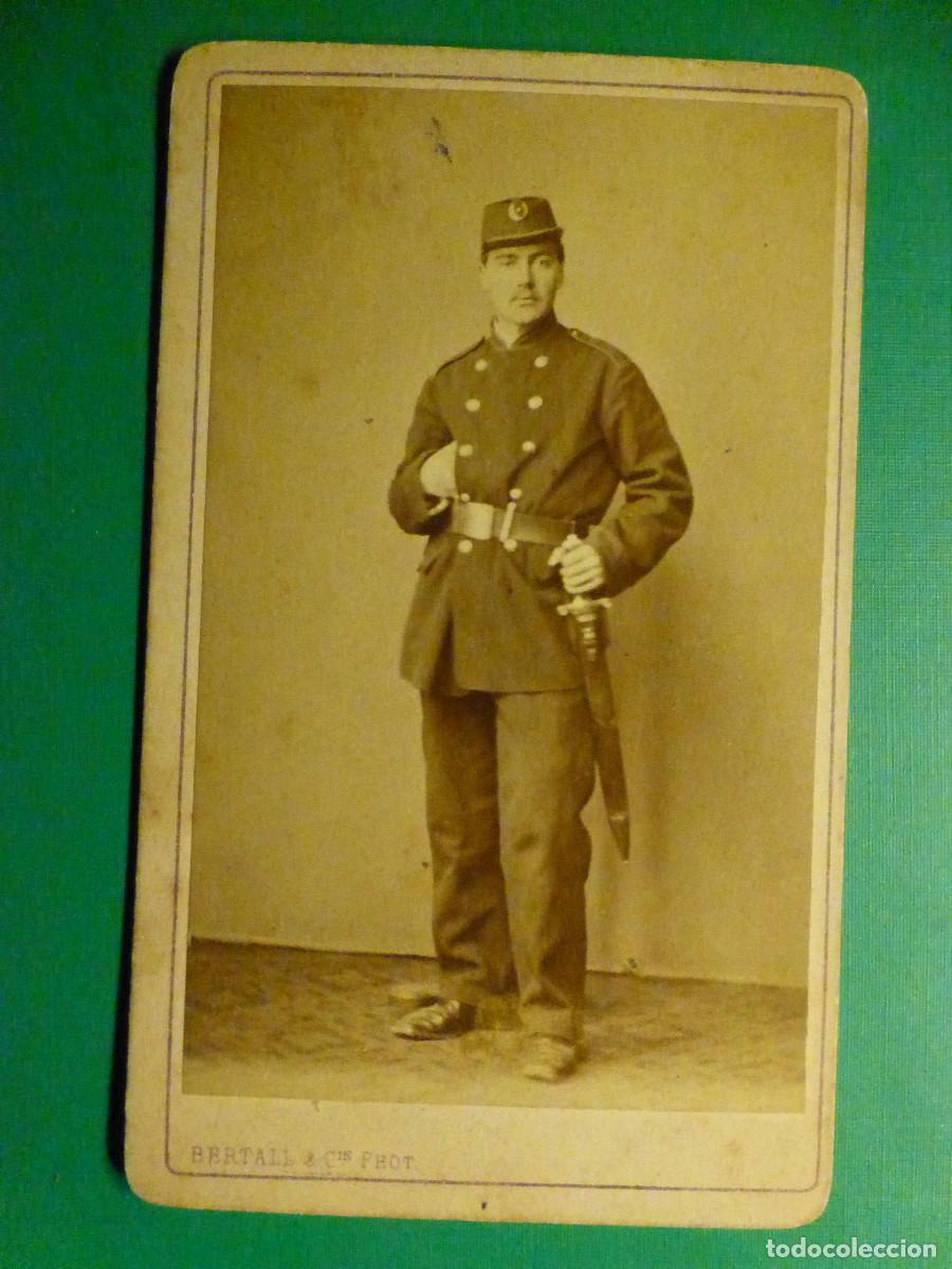 Fotografia antiga: Fotografia en cart&oacute;n r&iacute;gido - Militar Uncle Jean - Bertall & Cie Phot. - 6,5 x 10,5 cm
