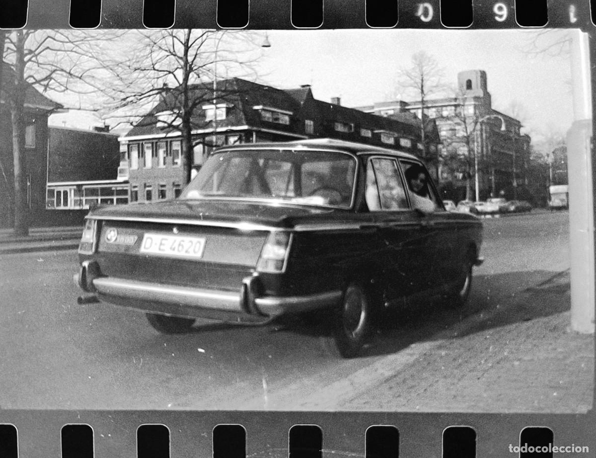 Fotograf&iacute;a antigua: Antiguo negativo o clich&eacute; de fotograf&iacute;a. Coche BMW 1500. A&ntilde;os 60.