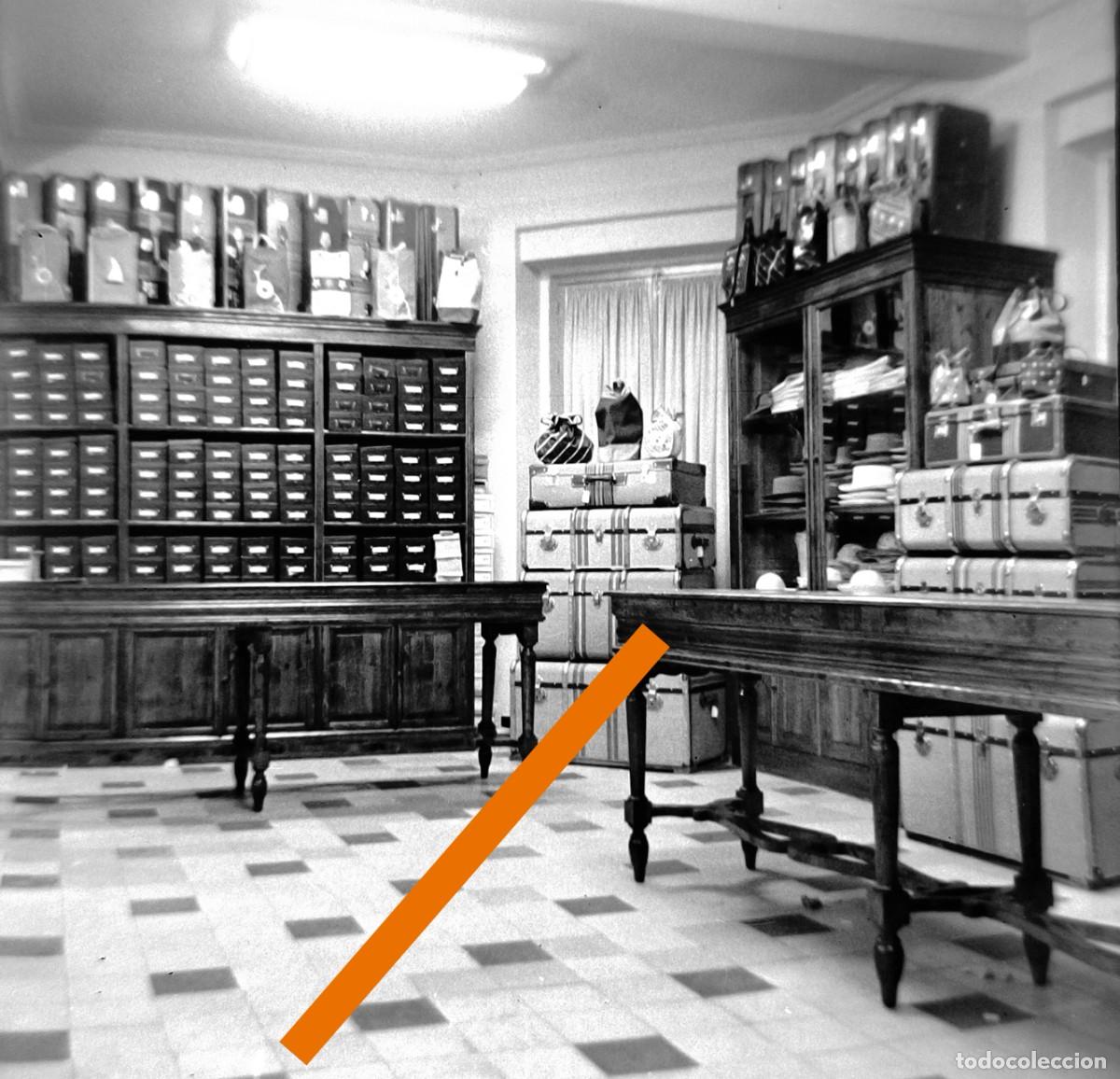 Fotografia antiga: Antiguo negativo o clich&eacute; de fotograf&iacute;a. Tienda, comercio, moda. A&ntilde;os 40/50.