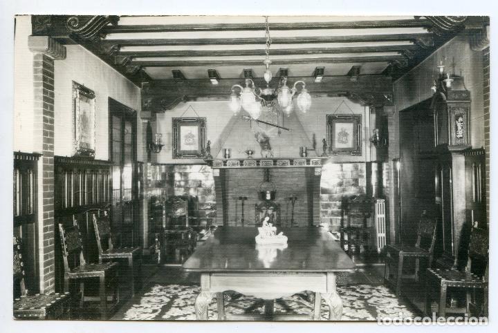 Alte Fotografie: Fotograf&iacute;a del sal&oacute;n de una casa antigua se&ntilde;orial a identificar, 9x14 cm.