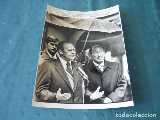 Fotograf&iacute;a antigua: SADAT ANWAR PRESIDENTE EGIPTO CON PRESIDENTE FORD EN AUSTRIA ANTIGUA FOTOGRAFIA 18 X 24 CMTS