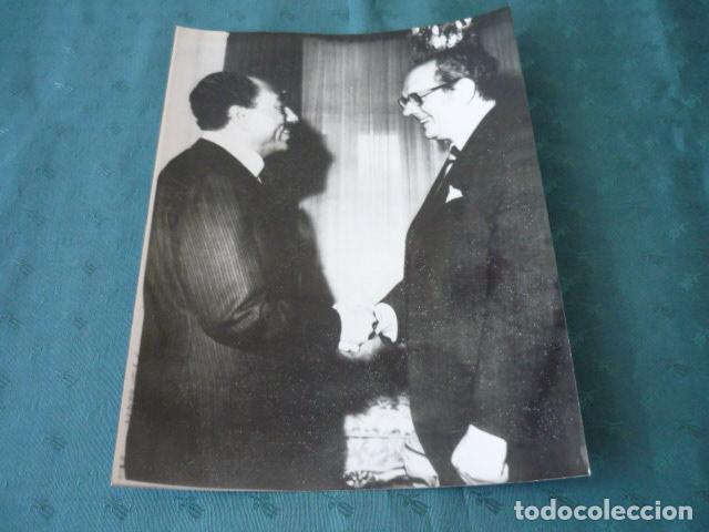Fotograf&iacute;a antigua: SADAT ANWAR PRESIDENTE EGIPTO CON STANISLAW TREPZECZYNSKI ANTIGUA FOTOGRAFIA 18 X 24 CMTS