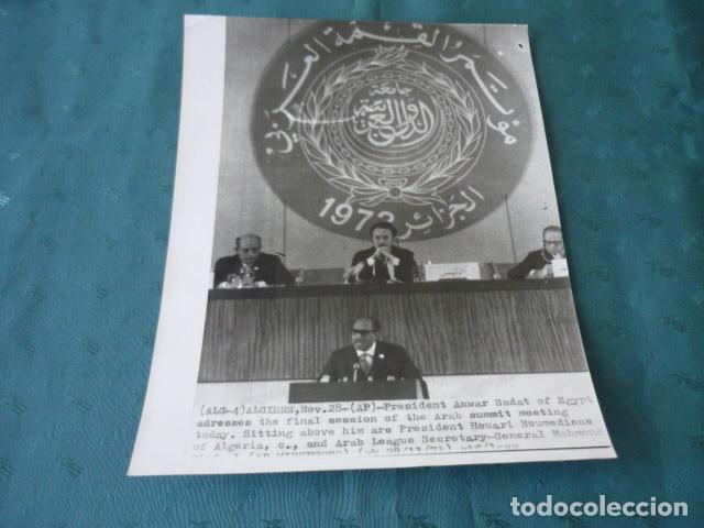 Fotograf&iacute;a antigua: SADAT ANWAR PRESIDENTE EGIPTO CONFERENCIA ARGEL ANTIGUA FOTOGRAFIA 24 X 18 CMTS