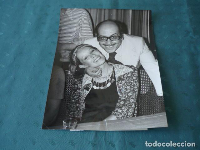 Fotograf&iacute;a antigua: JOSE LUIS LOPEZ VAZQUEZ ACTOR CON GERALDINE CHAPLIN ANTIGUA FOTOGRAFIA 24,5 X 18 CMTS