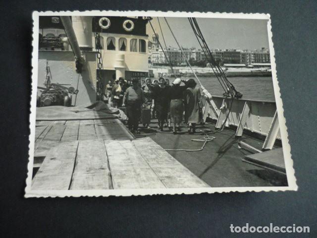 Fotografia antiga: CADIZ GRUPO EN BARCO ANTIGUA FOTOGRAFIA 8,5 X 11,5 CMTS