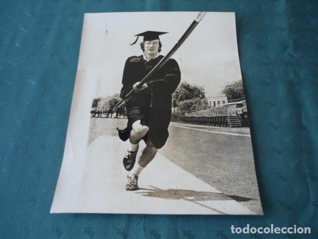 Fotografia antiga: ATLETA UNIVERSIDAD DE CAMBRIDGE ANTIGUA FOTOGRAFIA 24 X 18 CMTS