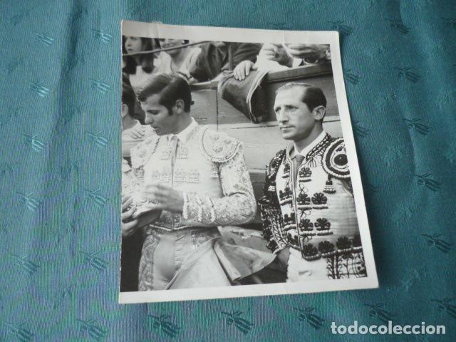 Alte Fotografie: PEPIN GARRIDO BANDERILLERO CON EL CORDOBES TORERO ANTIGUA FOTOGRAFIA 12 X 10 CMTS