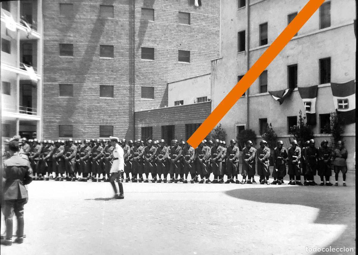 Fotograf&iacute;a antigua: Antiguo negativo o clich&eacute; de fotograf&iacute;a. Militares italianos. &Eacute;poca mussolini. Militar Italia.