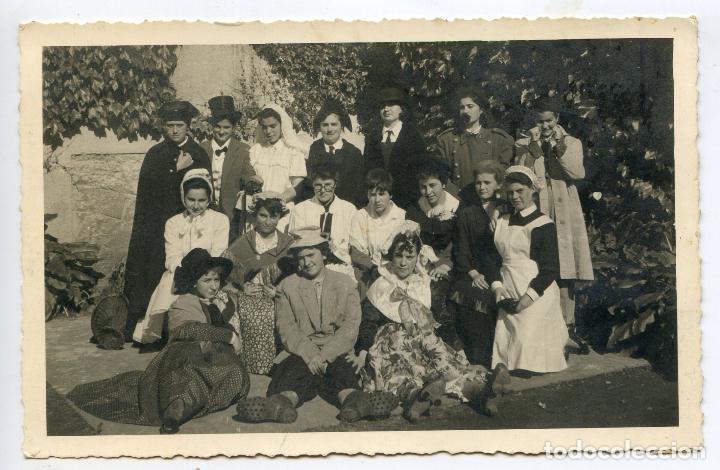 Fotograf&iacute;a antigua: Grupo de ni&ntilde;as disfrazadas de carnaval 8,5x13,2 cm. 1957