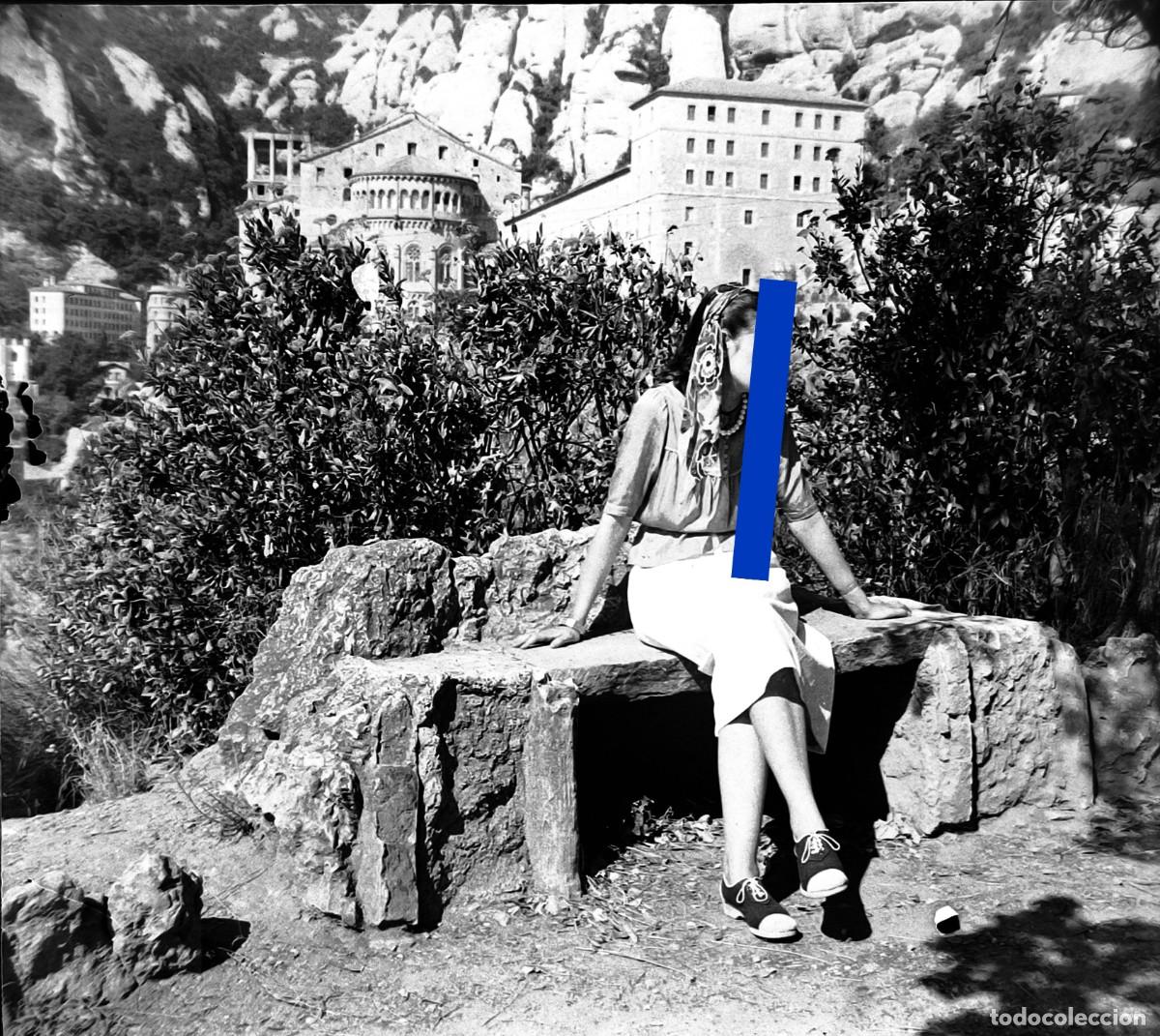 Alte Fotografie: Antiguo negativo de fotograf&iacute;a. Chica. En el monasterio de Montserrat. Barcelona. A&ntilde;os 40