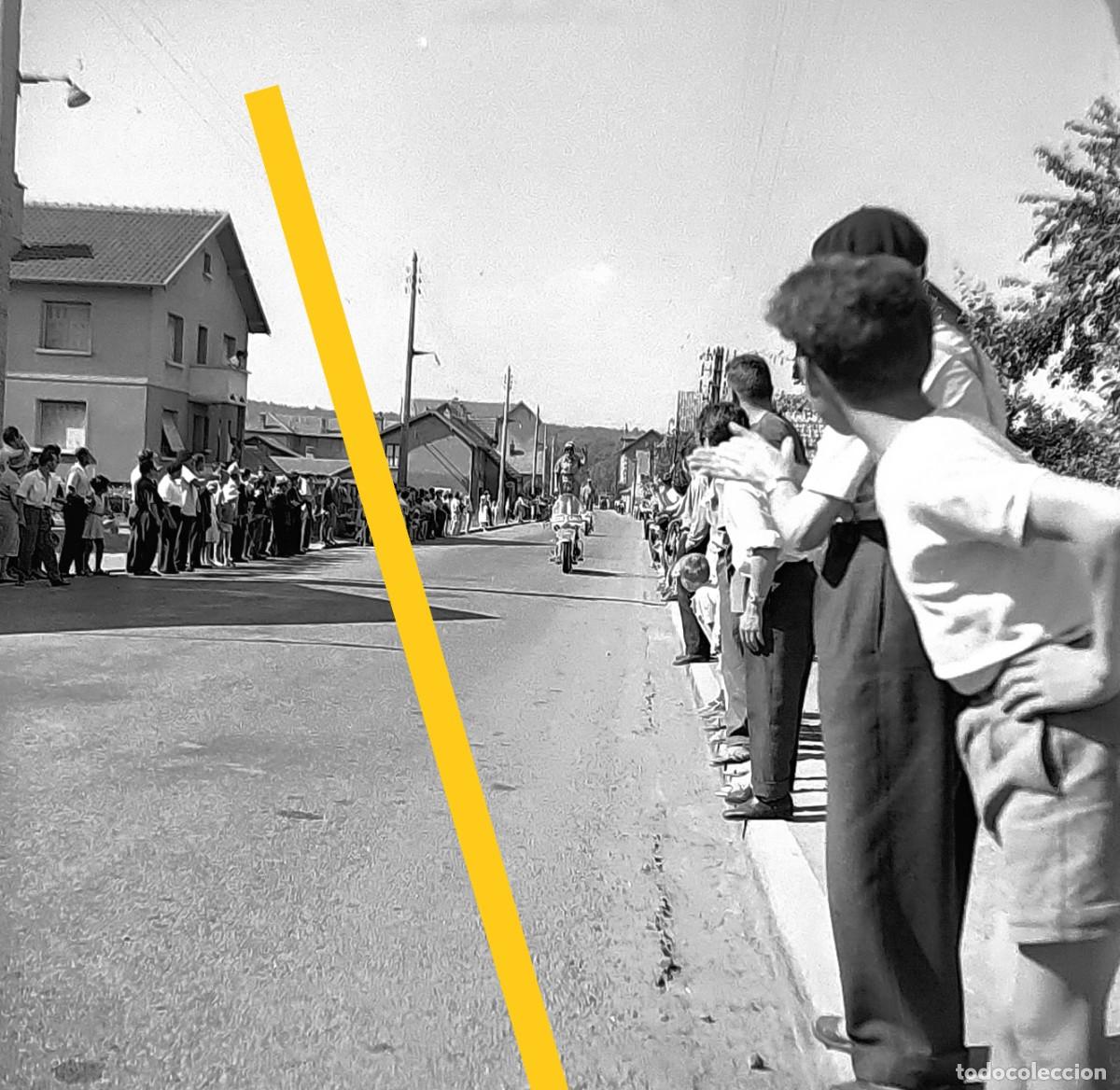 Fotograf&iacute;a antigua: Antiguo negativo de fotograf&iacute;a. Tour de Francia. Ciclistas. A&ntilde;o 1961.