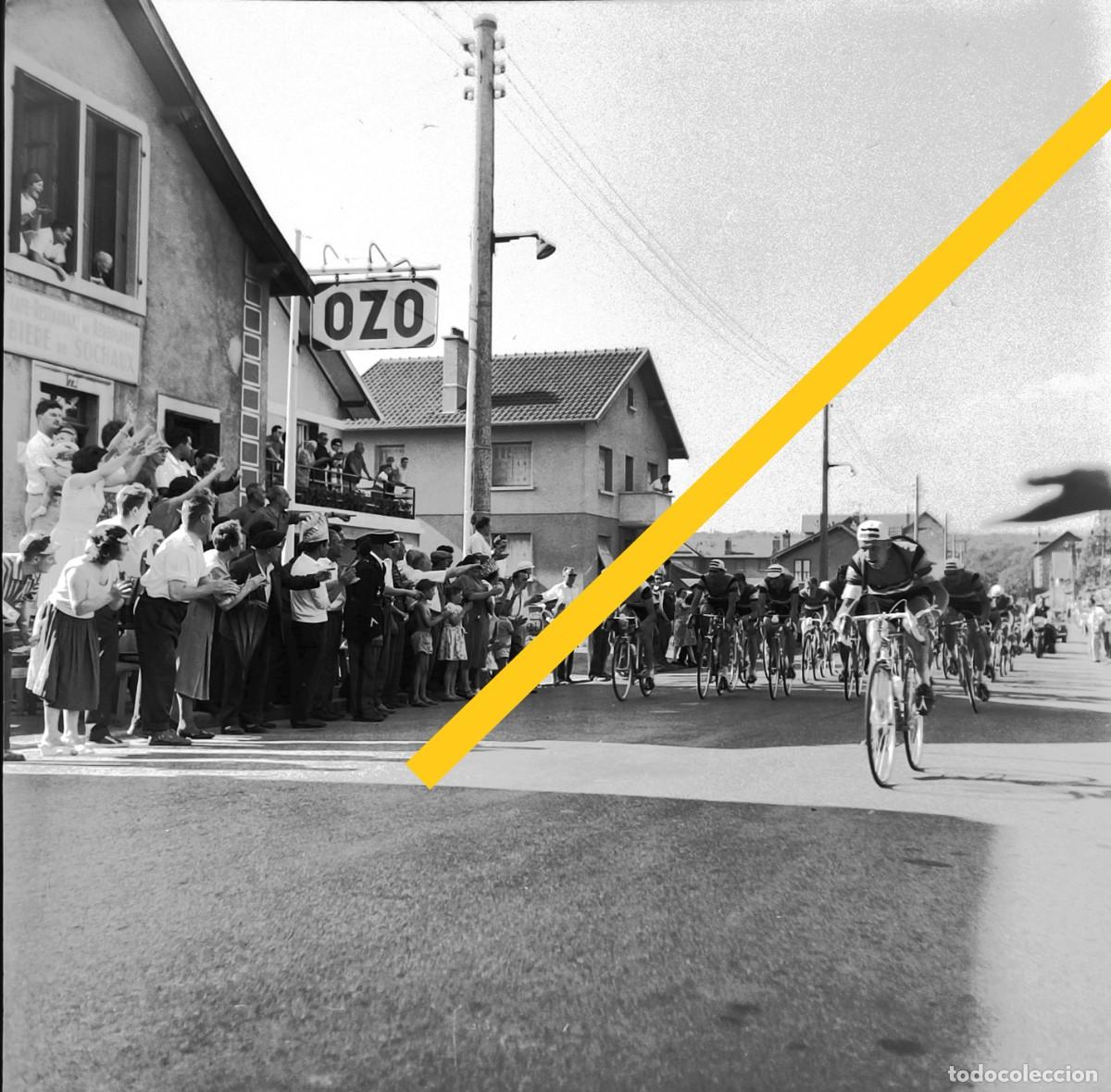 Fotograf&iacute;a antigua: Antiguo negativo de fotograf&iacute;a. Tour de Francia. Ciclistas. A&ntilde;o 1961.