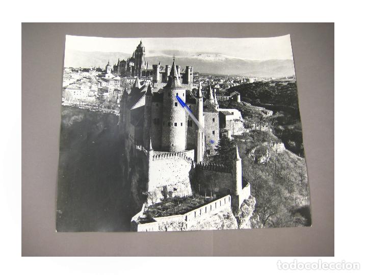 Alte Fotografie: FOTOGRAFIA AEREA DEL ALCAZAR DE SEGOVIA CON LA CIUDAD AL FONDO