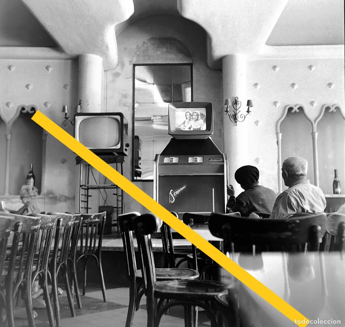 Photographie ancienne: Antiguo negativo de fotograf&iacute;a. Scopitone, M&aacute;quina de discos para clips de pel&iacute;culas. A&ntilde;os 50.