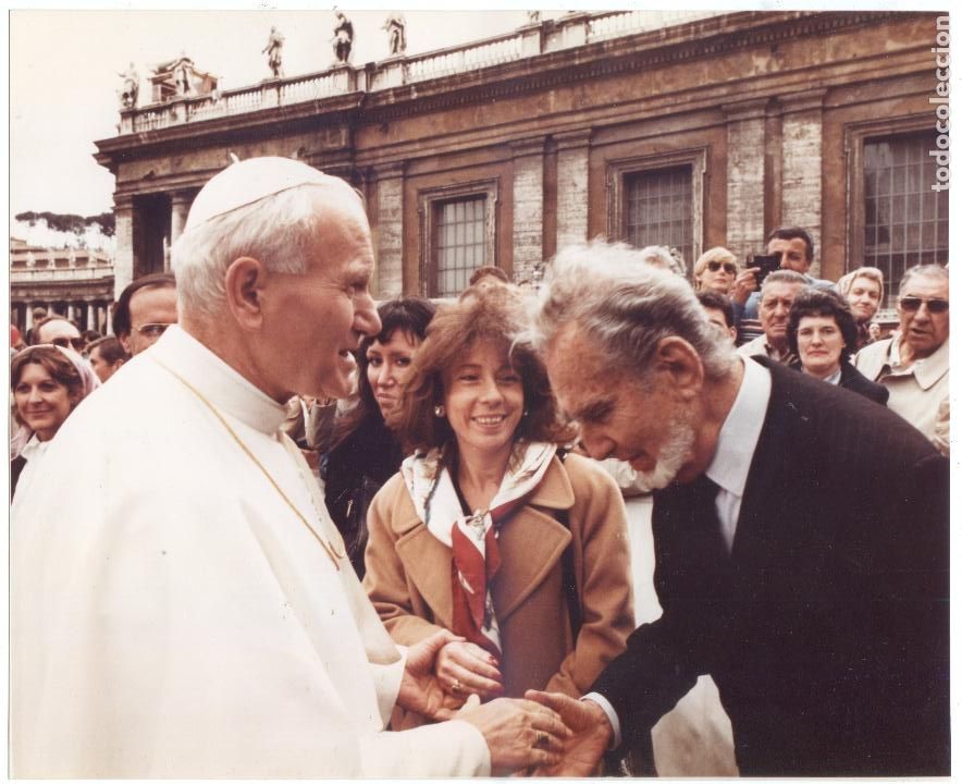 Fotografia antica: El Papa Juan Pablo II saludando a personaje a identificar. Sin referencia de fot&oacute;grafo 24,7x20,3 cm