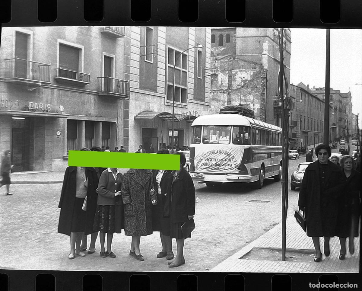 Antique Photography: Antiguo negativo de fotograf&iacute;a. En Barcelona. Autob&uacute;s. A&ntilde;os 50/60.