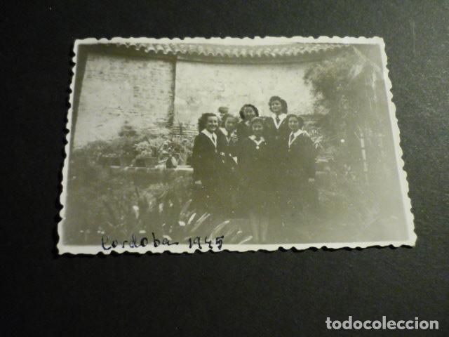 Fotografia antiga: CORDOBA GRUPO DE ALUMNAS DE COLEGIO RELIGIOSO ANTIGUA FOTOGRAFIA 1945 6 X 9 CMTS