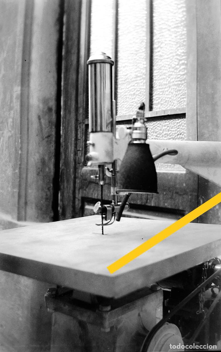 Fotografia antica: Antiguo negativo de fotograf&iacute;a. Sierra de cinta. A&ntilde;os 30/40.