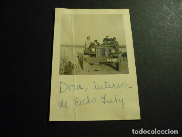 Fotograf&iacute;a antigua: CABO JUBY VEHICULO DEL EJERCITO DEL AIRE CON MILITAR Y CIVILES ANTIGUA FOTOGRAFIA 6,5 X 8,3 CMTS