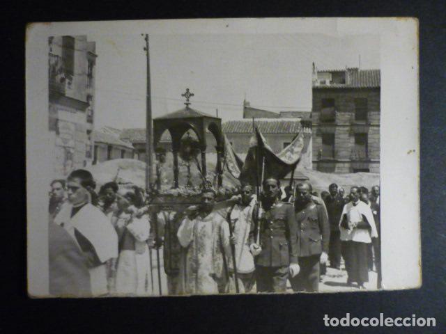 Fotografia antiga: CAMPO DE CRIPTANA CIUDAD REAL PROCESION 1943 ANTIGUA FOTOGRAFIA 13 X 9 CMTS