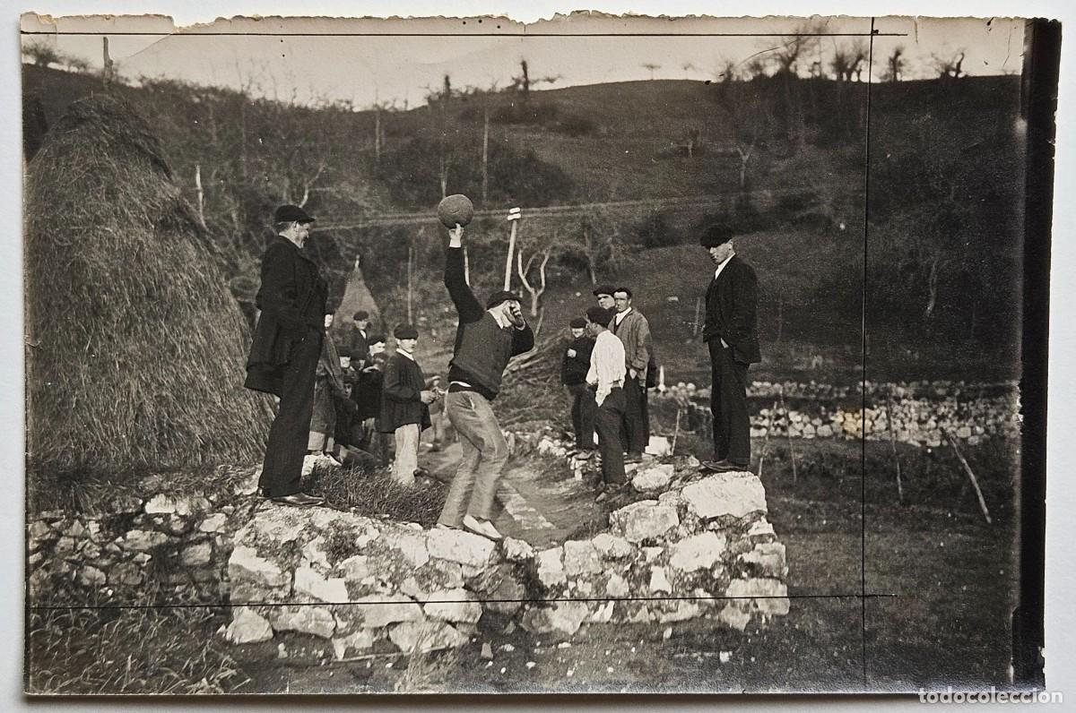 Antique Photography: Pa&iacute;s Vasco. Juego de bolos, h. 1910.