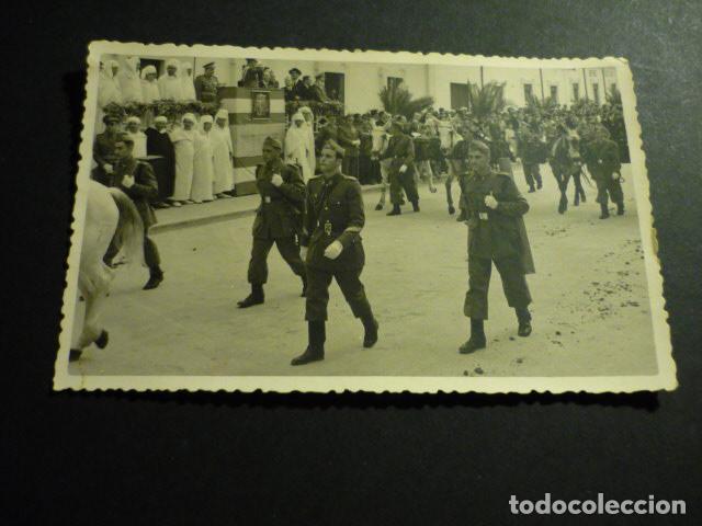 Antique Photography: VILLA SANJURJO ALHUCEMAS AFRICA ESPA&Ntilde;OLA DESFILE MILITAR ARTILLEROS ANTIGUA FOTOGRAFIA 13 X 9 CM