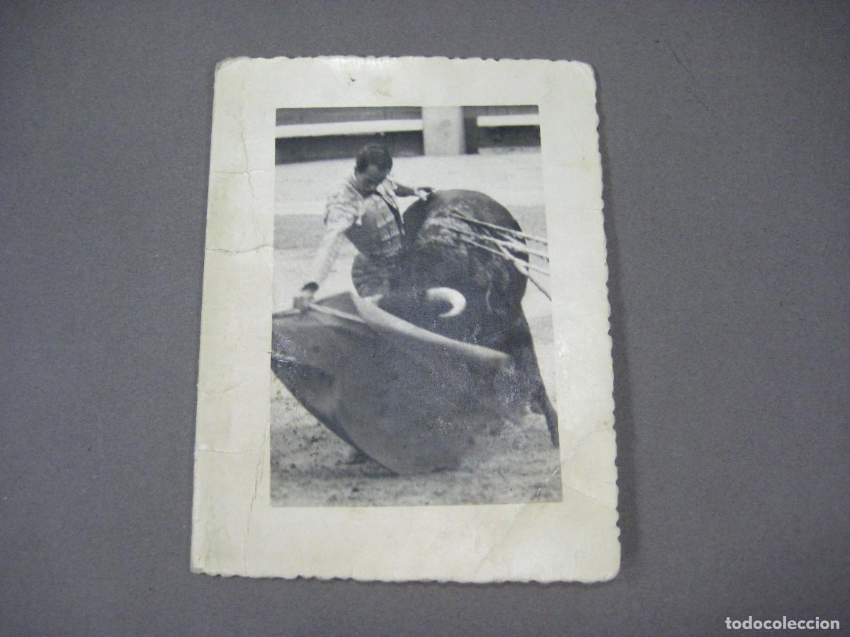 Fotograf&iacute;a antigua: FELICITACI&Oacute;N CON SU FIRMA Y FOTOGRAF&Iacute;A DEL TORERO RIOJANO ANTONIO LE&Oacute;N. 1961