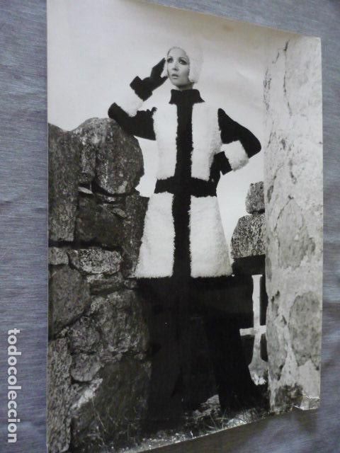 Fotografia antiga: MUJER CON ABRIGO MODA ANTIGUA FOTOGRAFIA 30 X 40 CMTS