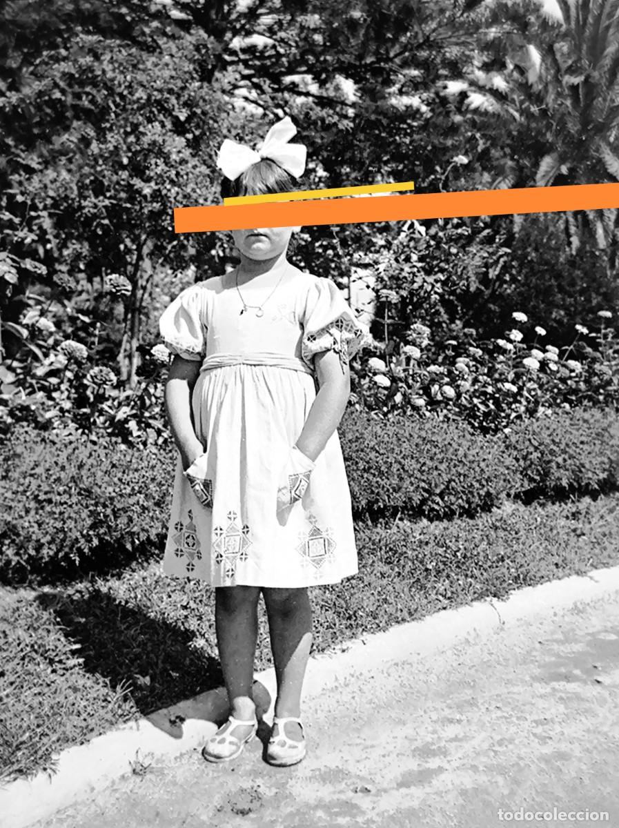 Antique Photography: Antiguo negativo de fotograf&iacute;a. Ni&ntilde;a.